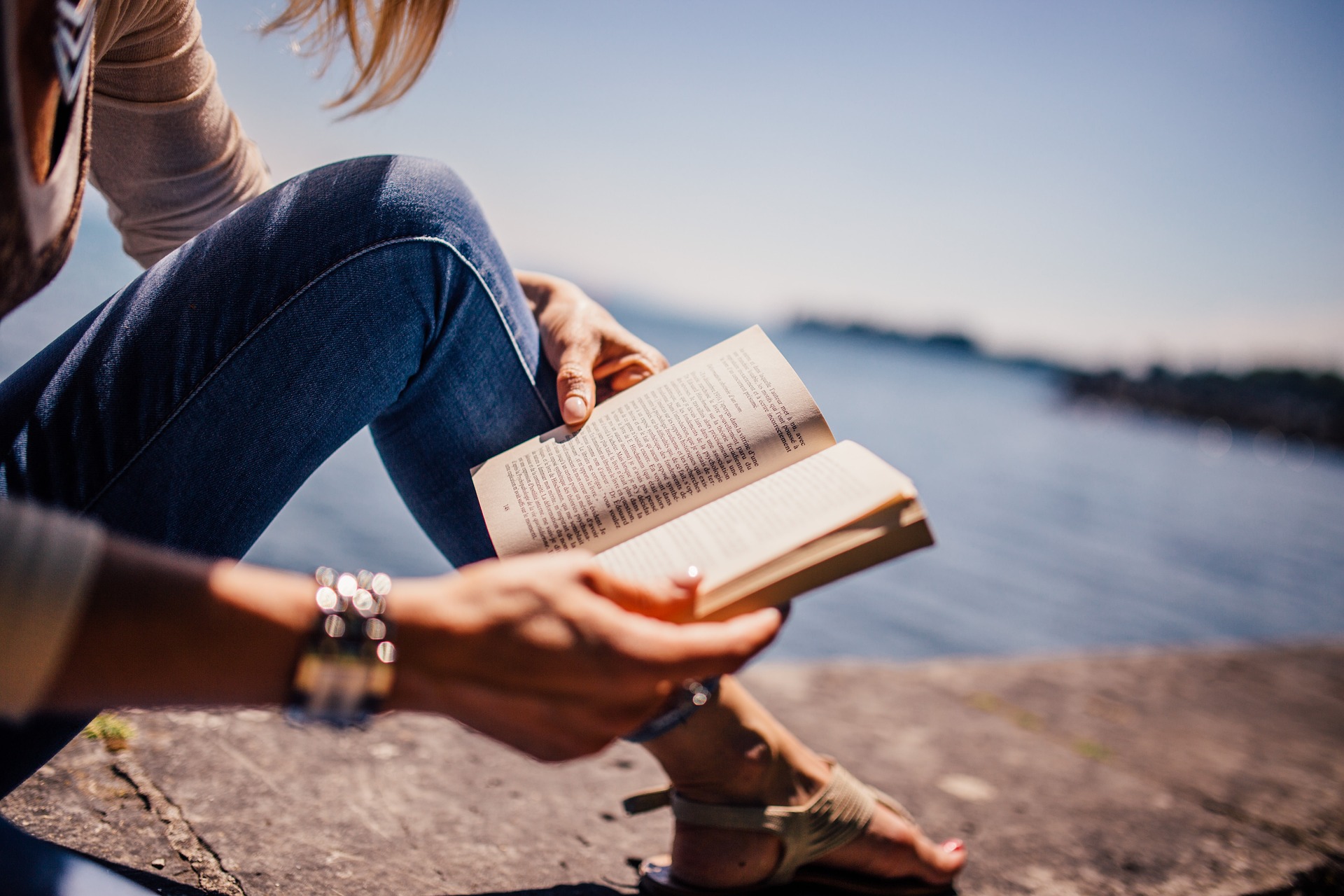 Odkryj dlaczego warto czytać książki – korzyści dla Twojego życia osobistego i zawodowego