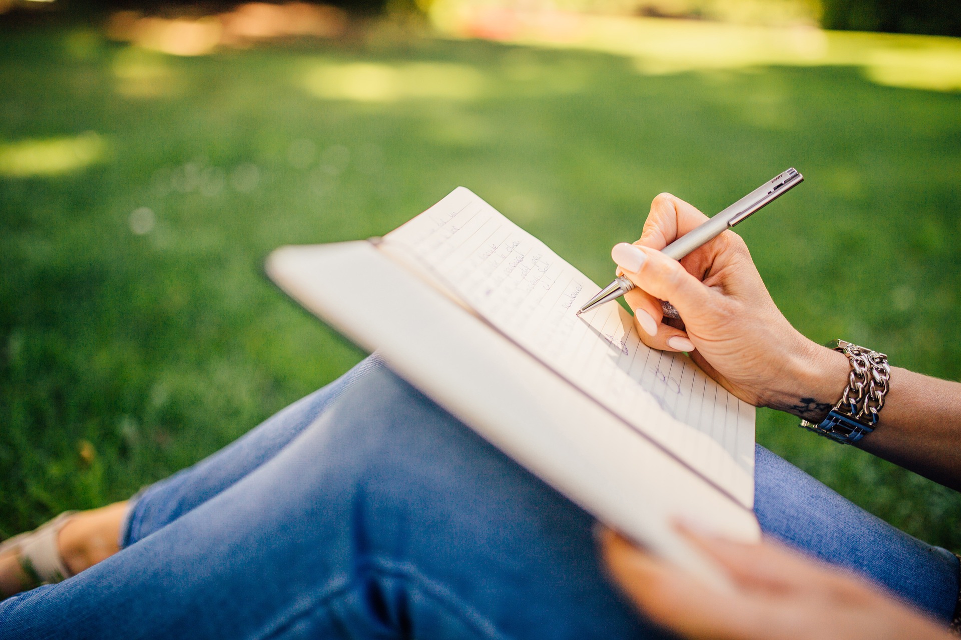 Jak napisać książkę – poradnik dla początkujących pisarzy